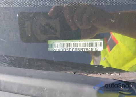 2011 Chrysler Town & Country Touring z USA, uszkodzony, nr VIN 2A4RR5DG0BR784605